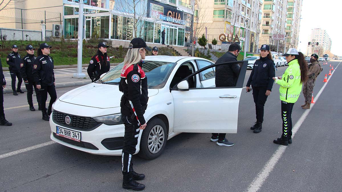 8 Mart'a özel kadınlardan oluşan polis timi