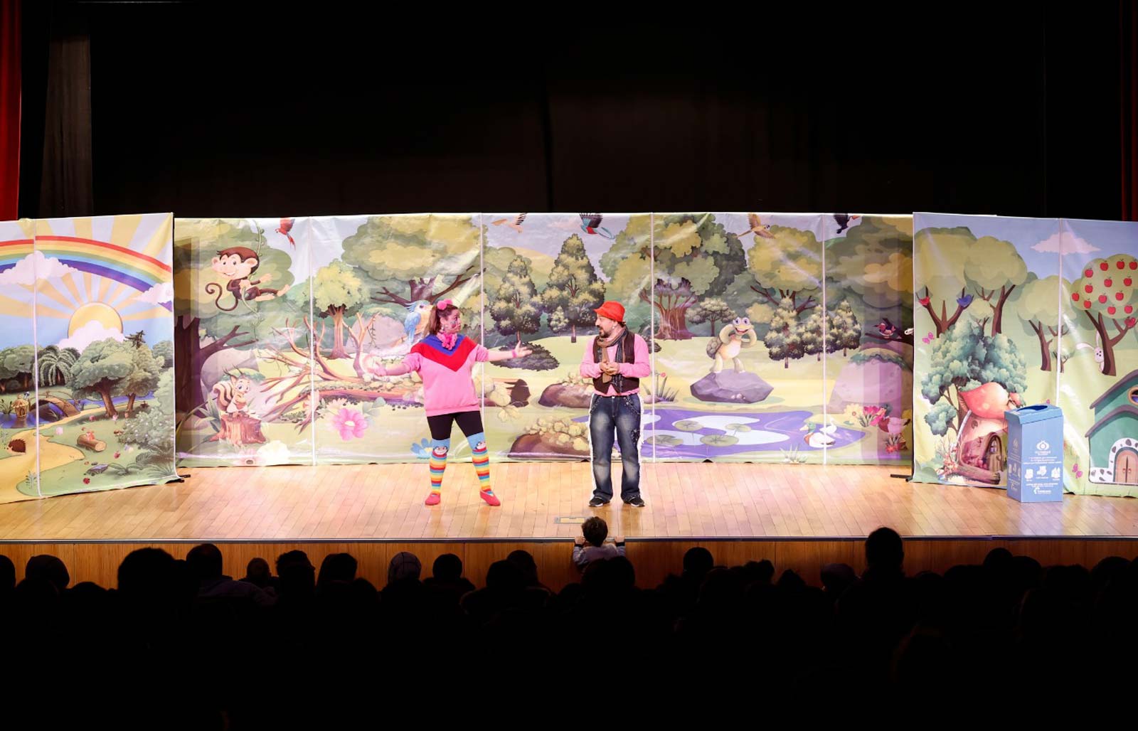 Prof. Dr. Fuat Sezgin Bilim, Kültür ve Sanat Sezonu kapsamında sahne alan Doğa Zabıtası çocuk tiyatrosu hem eğlendirdi hem de çevre bilinci aşıladı.