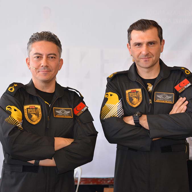 SOLOTÜRK pilotlarına yoğun ilgi
