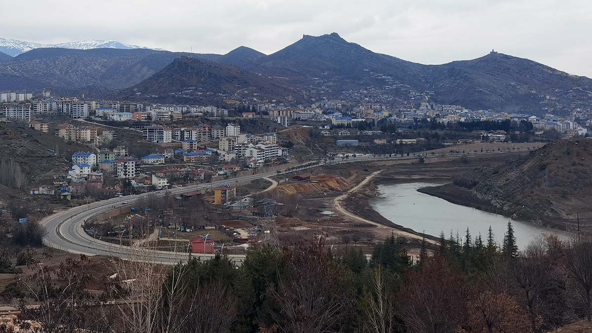 Uzm. Dr. Hakkı Aktaş, "Tunceli'deki vaka artışı, kapalı alanlarda geçen sürenin uzamasından kaynaklı" dedi.