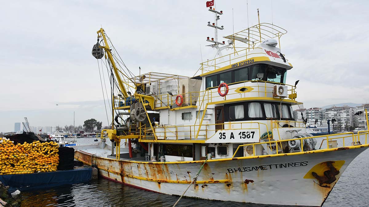 Balıkçılar av yasağını beklemeden demir attı