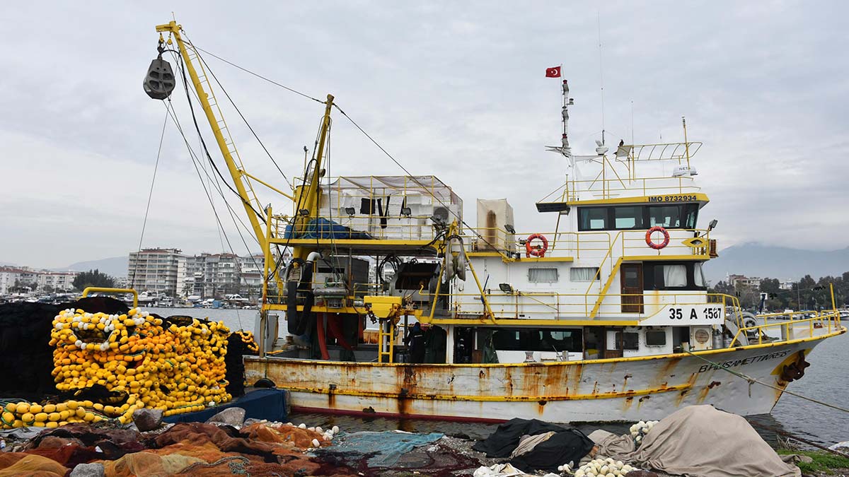 Balıkçılar av yasağını beklemeden demir attı