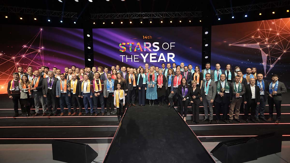 Yıldız Holding şirketlerinin birbirinden değerli projelerle yarıştığı Senenin Yıldızları Ödül Töreni 14’üncü kez düzenledi.