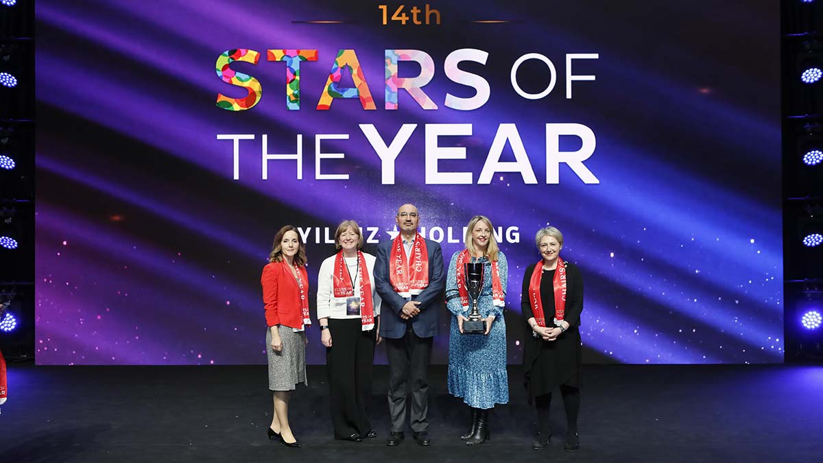 Yıldız Holding şirketlerinin birbirinden değerli projelerle yarıştığı Senenin Yıldızları Ödül Töreni 14’üncü kez düzenledi.