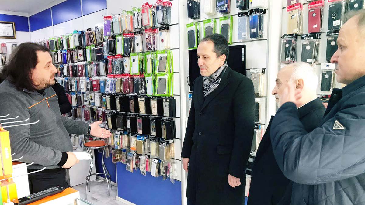 Yeniden Refah Partisi lideri Fatih Erbakan, partisinin Ankara İl Başkanlığı’nda düzenlediği basın toplantısında," Gelin hep birlikte Anadolu İttifakı'nı gerçekleştirelim" dedi.