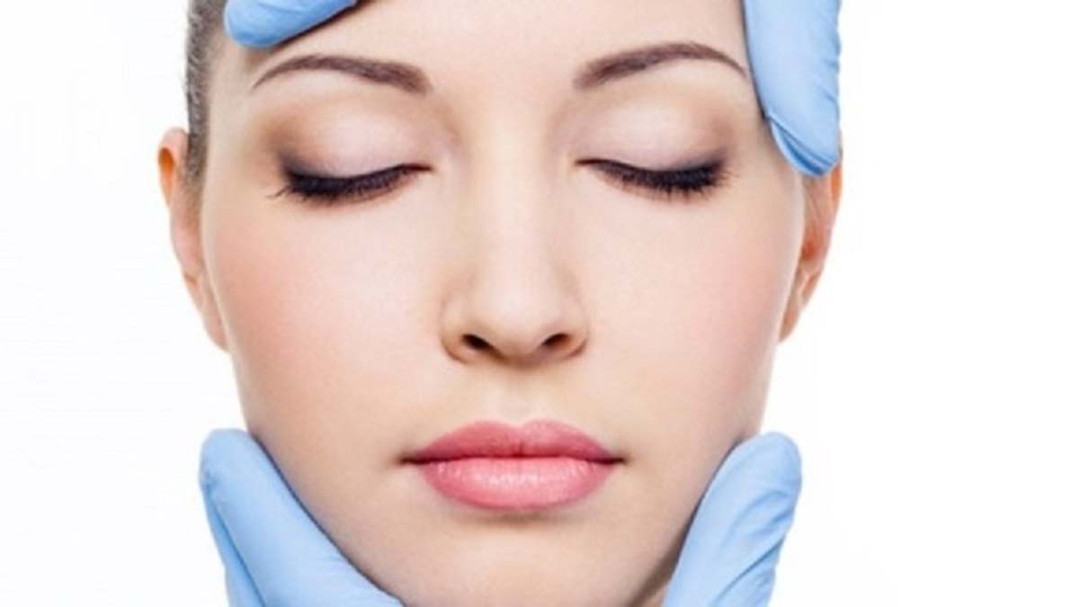 Yüz germe ameliyatlarında merak edilenler