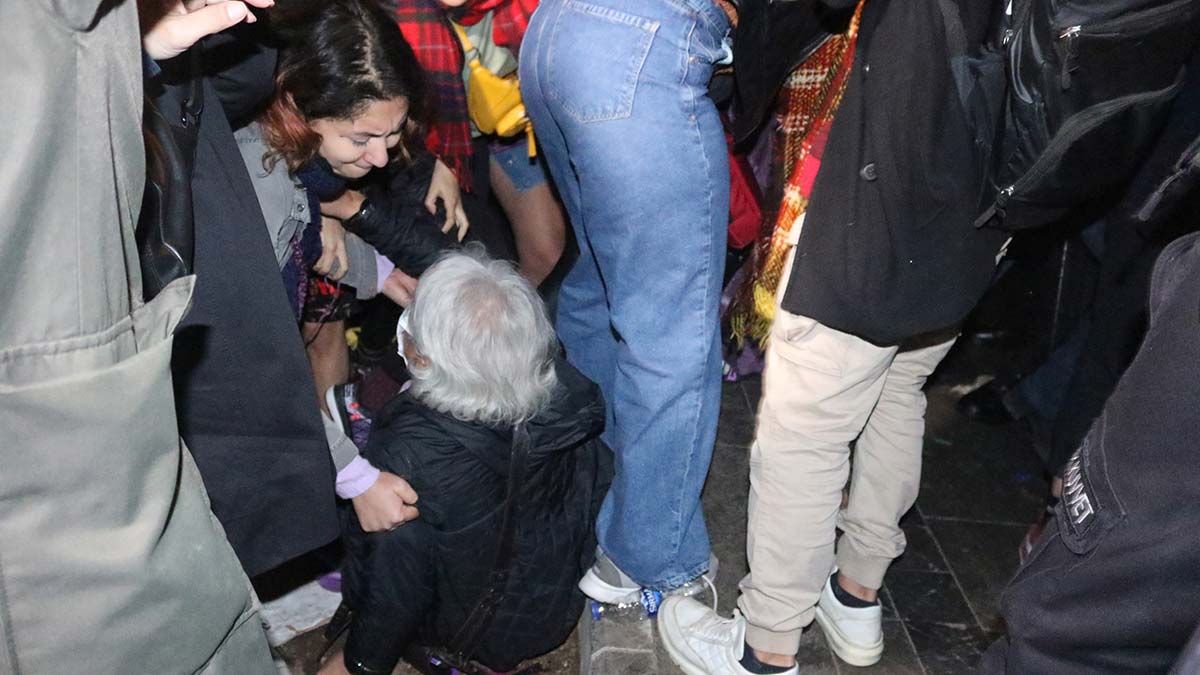 Feminist Gece Yürüyüşü'nde gözaltına alınan kadınlar serbest