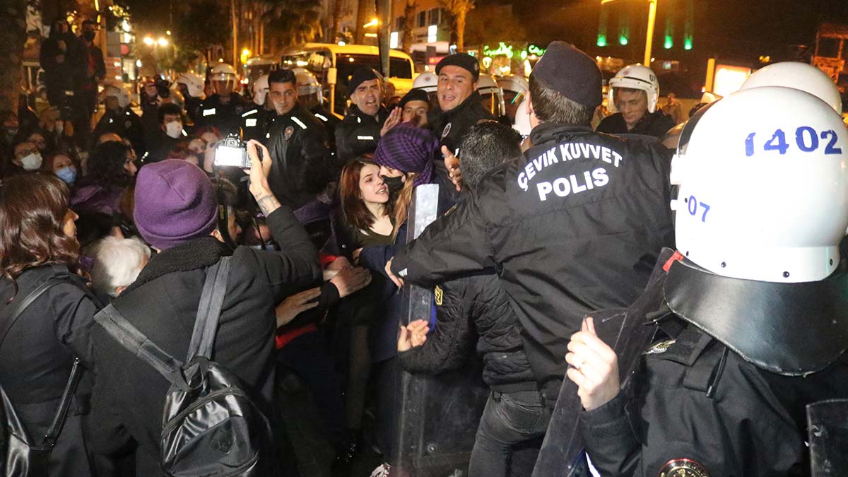 Feminist Gece Yürüyüşü'nde gözaltına alınan kadınlar serbest