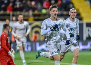 Fenerbahçeli futbolcu Arda Güler beğeni topladı