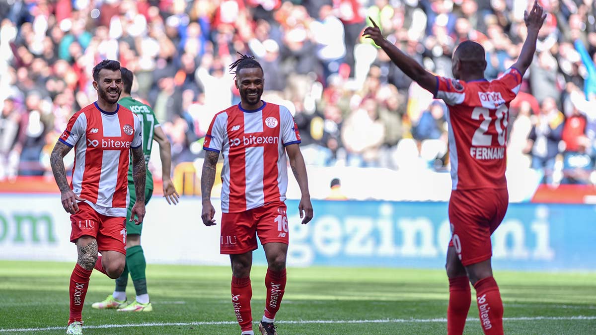 Antalyaspor GZT Giresunspor'u 4-1 mağlup etti