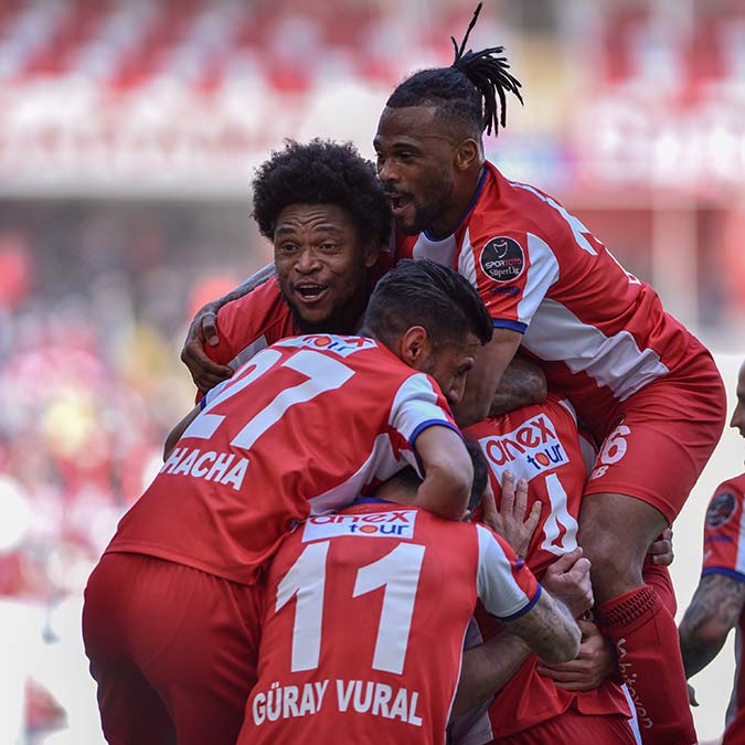 Antalyaspor GZT Giresunspor'u 4-1 mağlup etti