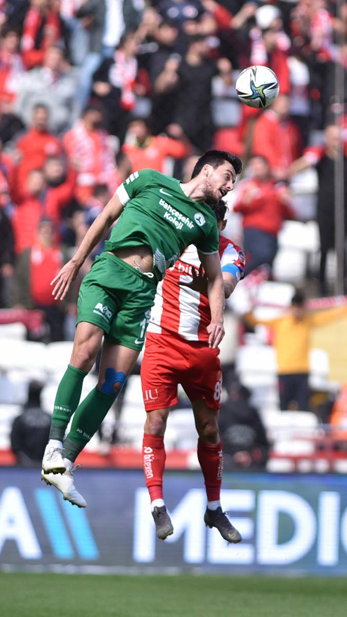 Spor Toto Süper Lig Ahmet Çalık Sezonu'nun 30'uncu haftasında Fraport TAV Antalyaspor GZT Giresunspor'u 4-1 mağlup etti.