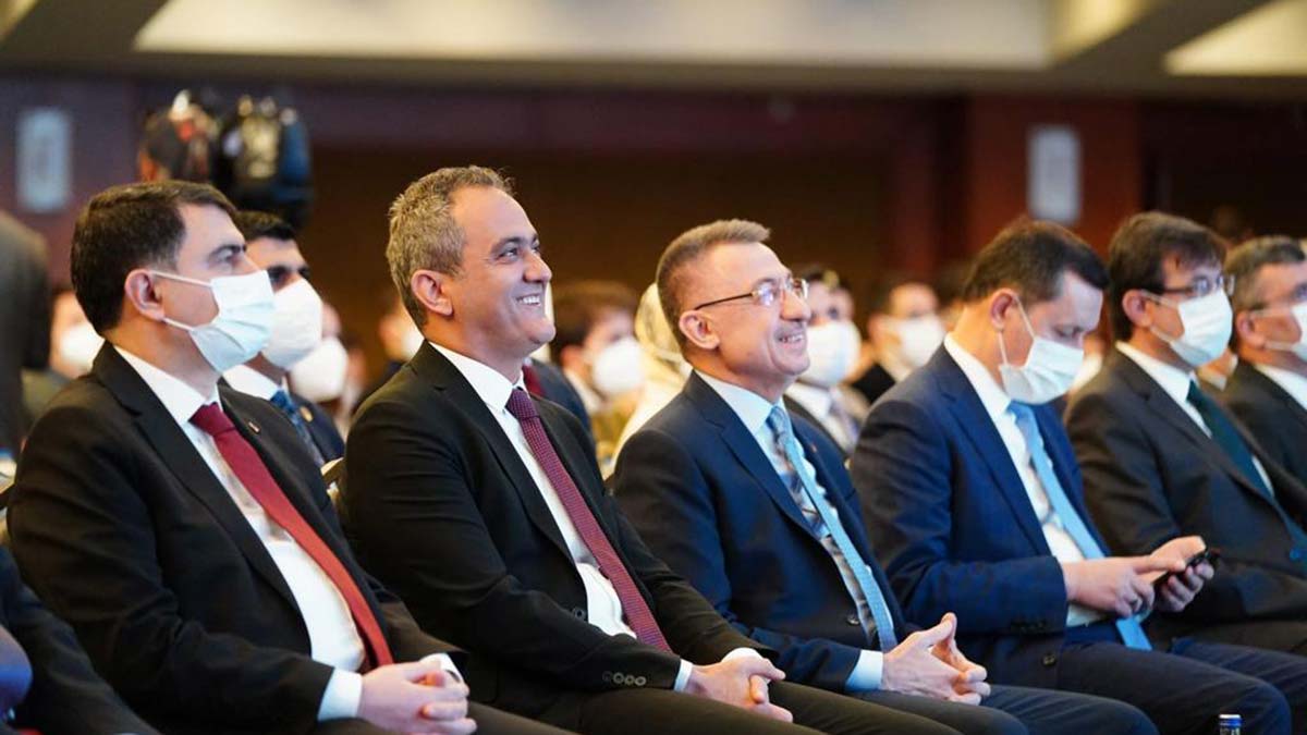 Cumhurbaşkanı Yardımcısı Fuat Oktay, "Türkiye artık yeni teknolojilerin pazarı değil; bunları geliştiren, üreten ve tüm dünyaya ihraç eden bir ülke haline gelecek' hedefiyle başlattığımız milli teknoloji hamlemizi, her geçen gün daha da güçlendiriyoruz" dedi.