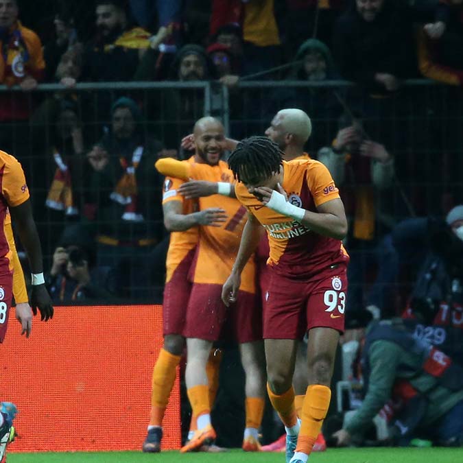 Galatasaray Barcelona maçı ilk yarı; 1-1