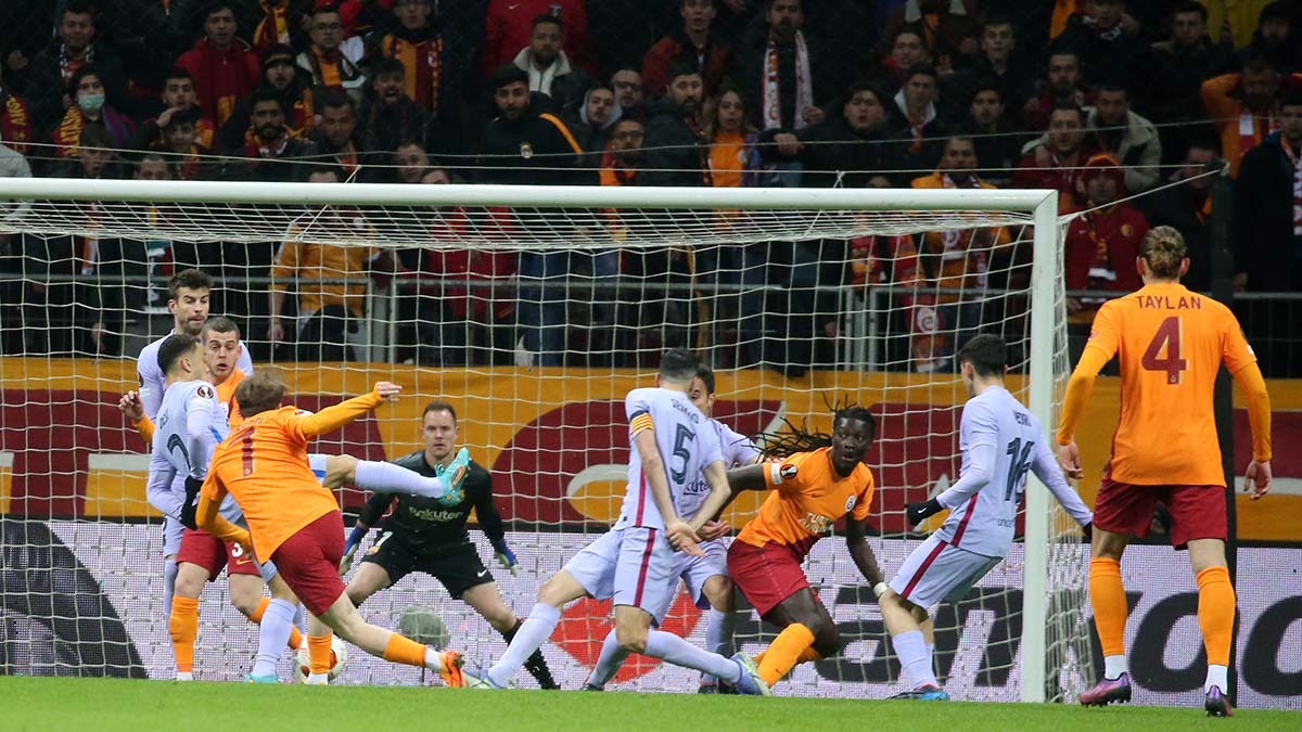 Galatasaray Barcelona maçı ilk yarı; 1-1