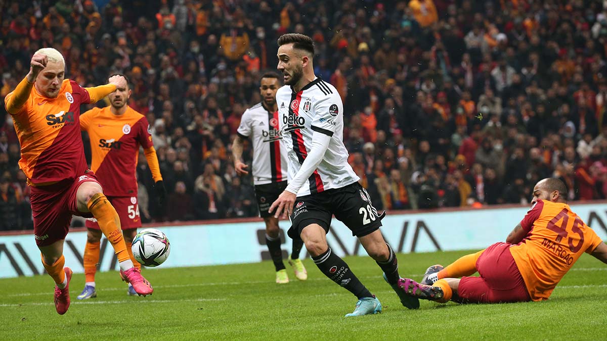 Fiziki durumu sezonun başından itibaren yerlerde olan Beşiktaş son haftalarda artık klasikleşmiş 11'i ile sahadaydı. 