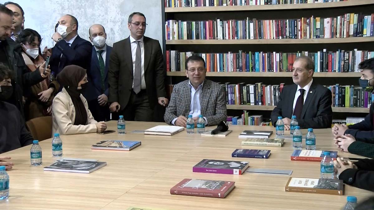 İstanbul’un 112 yıllık Beyazıt İETT Troleybüs Kuvvet Merkezi 'Kütüphane Troleybüs' ismiyle kütüphaneye dönüştü.