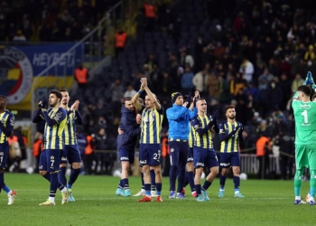 Mesut Özil ile Ozan Tufan kadro dışı kaldı