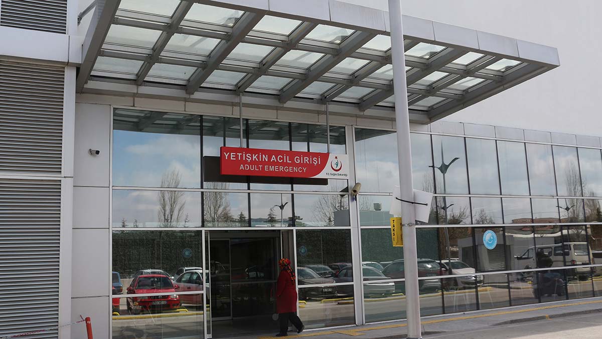 Uzman doktoru darp eden şüpheli serbest