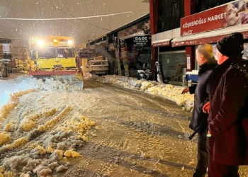 Isparta'da kar yağışı elektrik kesintilerine neden oldu