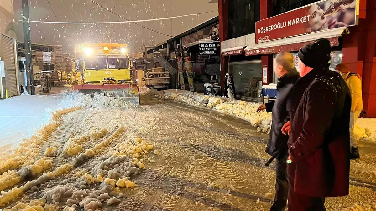 Isparta'da kar yağışı elektrik kesintilerine neden oldu