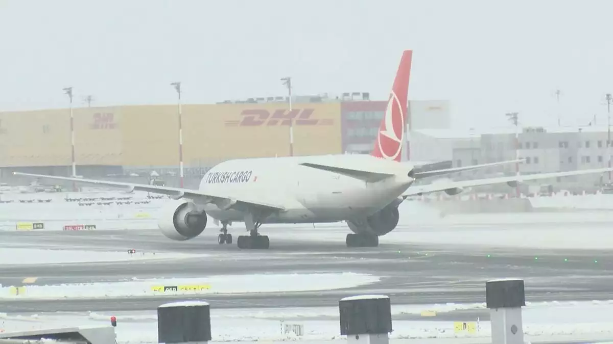 İstanbul havalimanı'nda karla mücadele