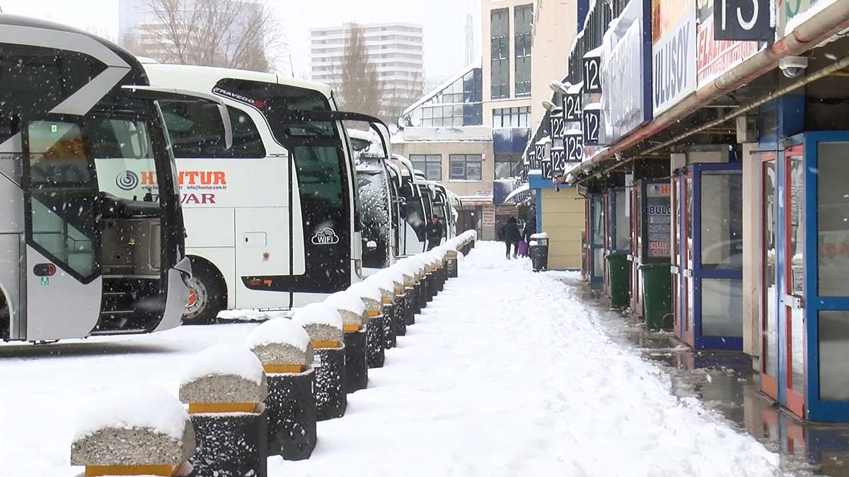 İstanbul'da otogarlarda seferler durduruldu
