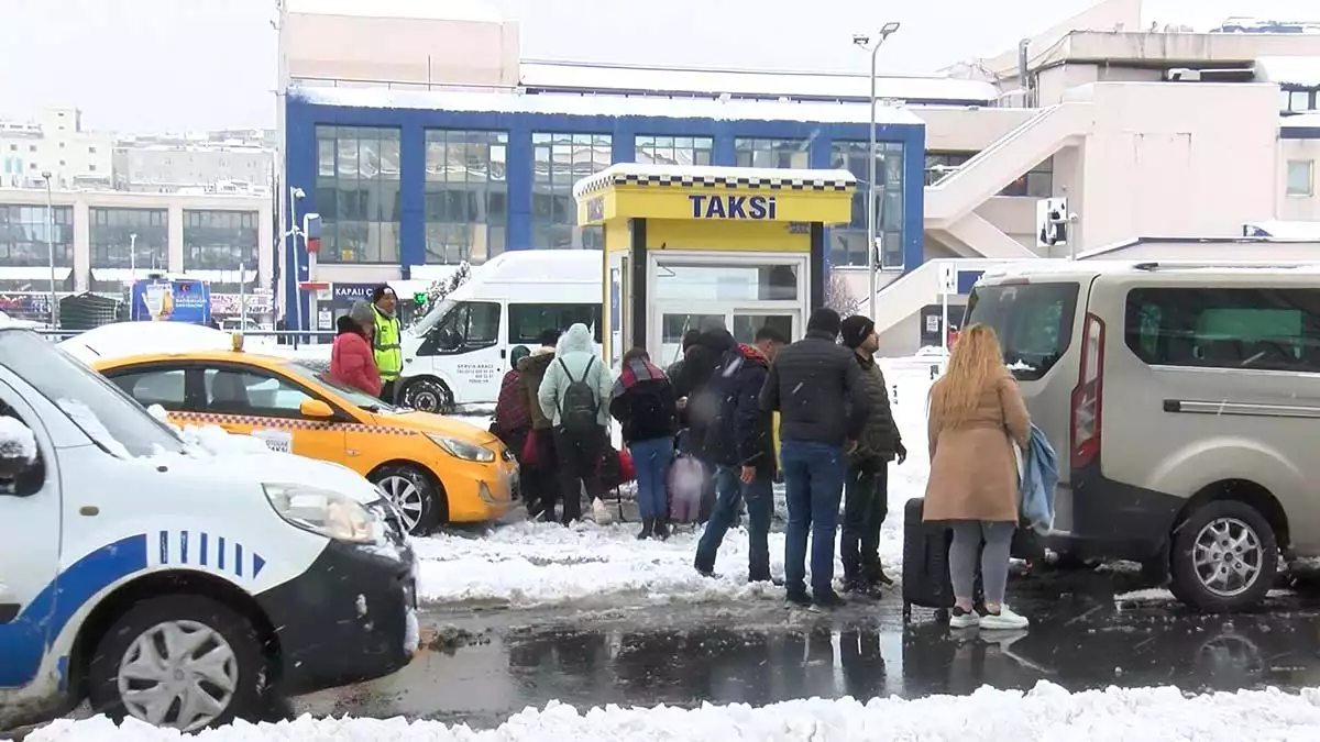 İstanbul'da otogarlarda seferler durduruldu