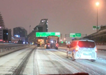 İstanbul'da belediye ekipleri aralıksız çalıştı