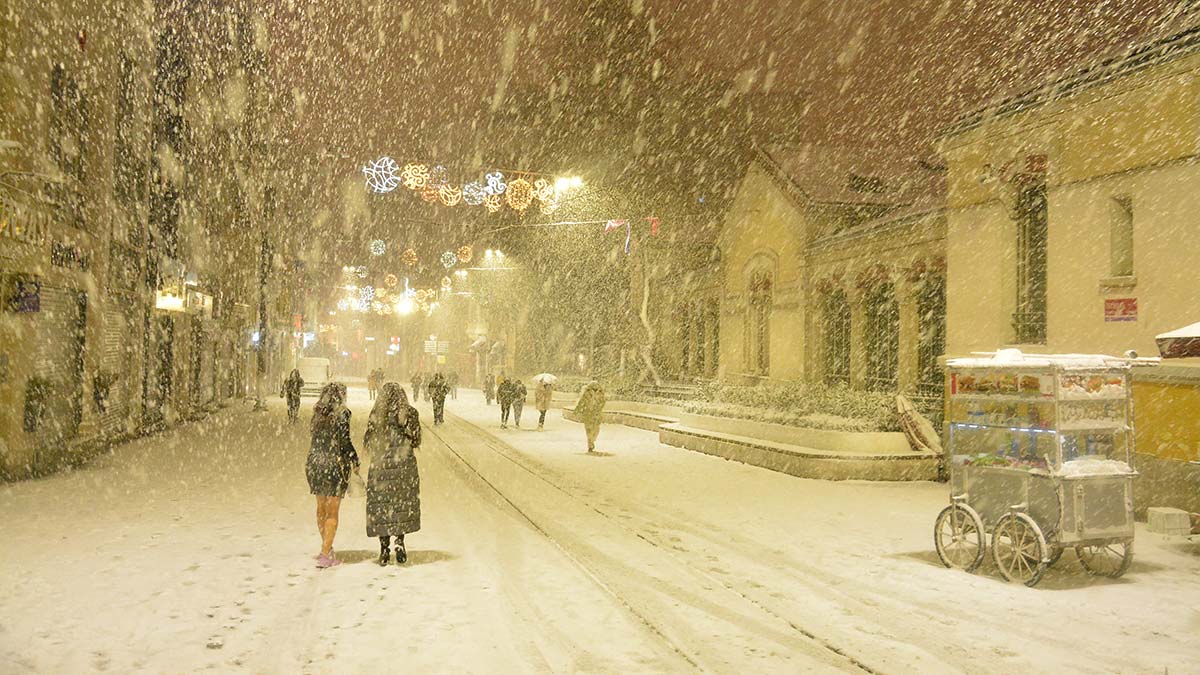 İstanbul'da yarın okullar tatil edildi