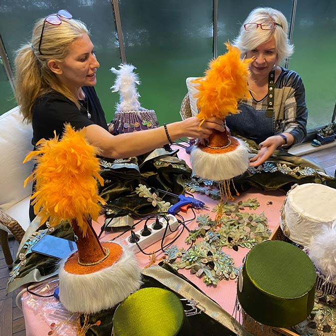 Nilüfer Kadın Korosu sahneye çıkmaya hazırlanıyor