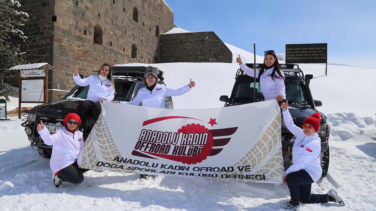 Kadın Off-Road'cular Nene Hatun'u ziyaret etti