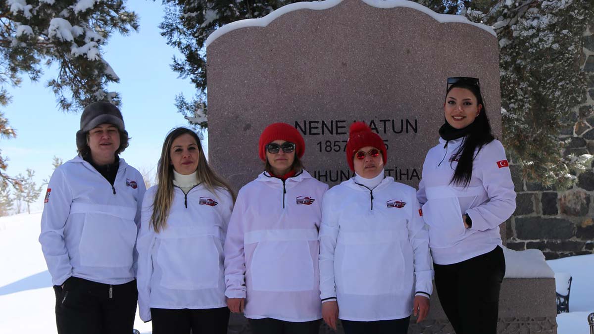 Kadın Off-Road'cular Nene Hatun'u ziyaret etti