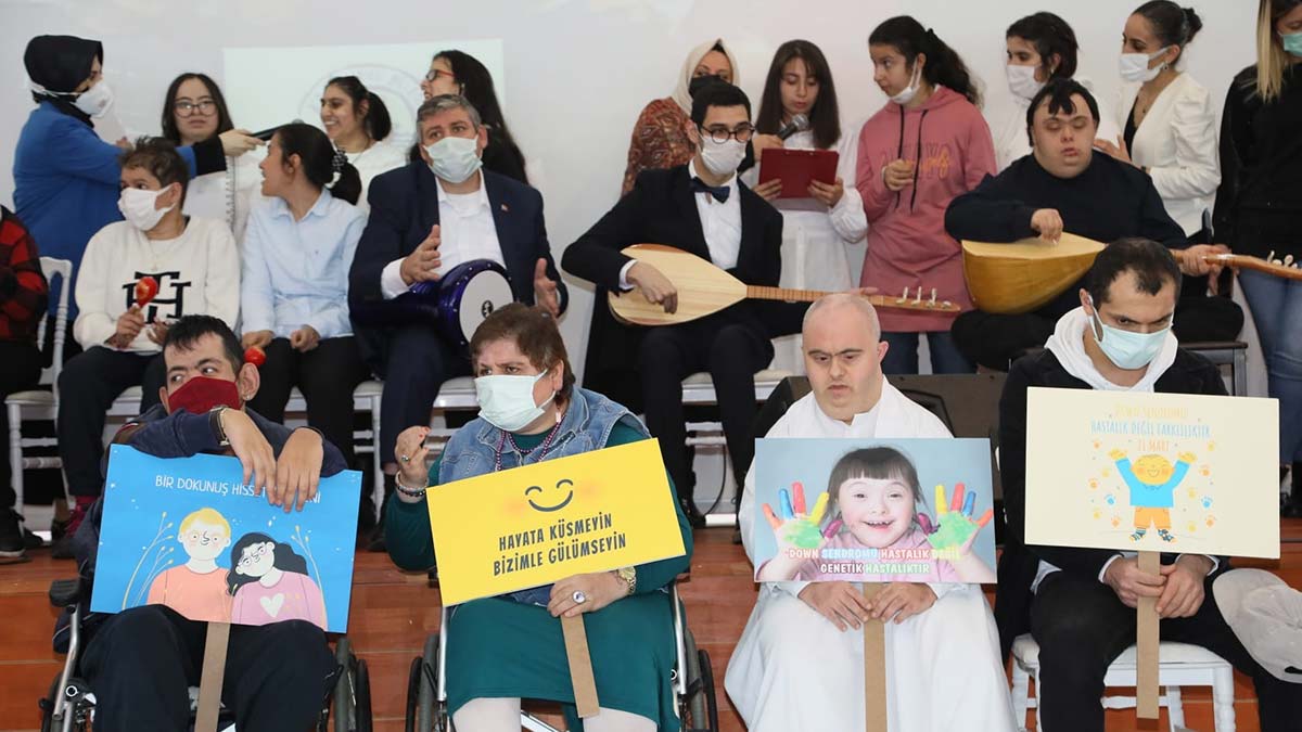 Dünya Down Sendromu Farkındalık Günü’nde, Kağıthane’nin özel çocukları düzenledikleri gösteriyle yeteneklerini sergiledi.