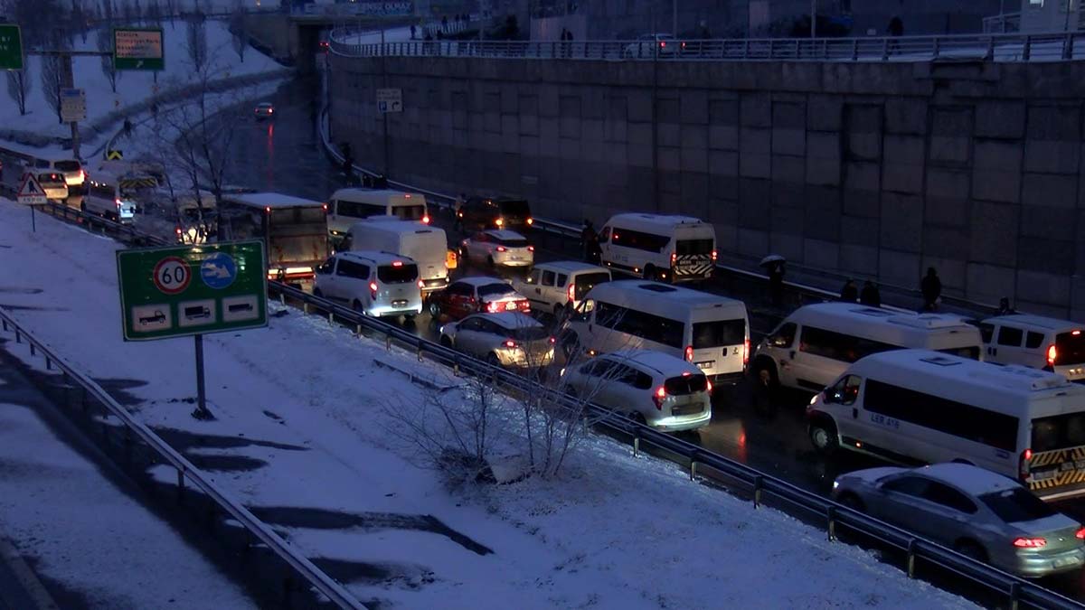 İstanbul'a TIR ve kamyon girişleri durdu