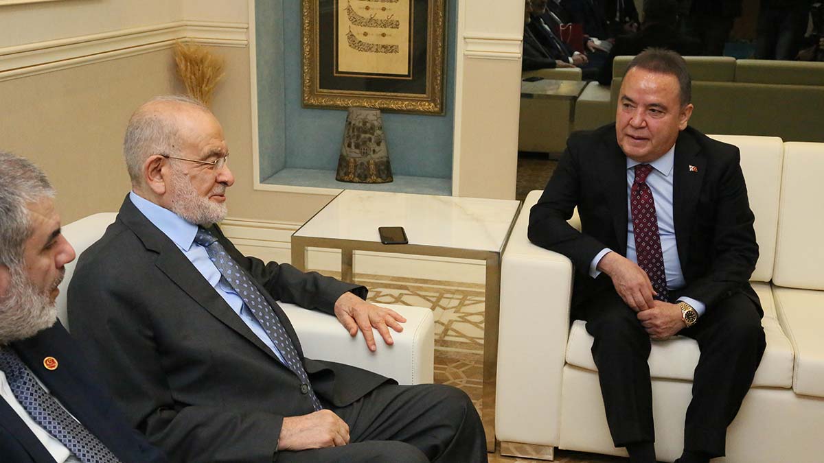 Saadet Partisi (SP) Genel Başkanı Temel Karamollaoğlu, seçimlerde bir patlama yapacaklarını belirterek, "Bir değişiklik meydana gelecek. 'Özgül ağırlığınız fazla' deniyor. Biz de diyoruz ki; şimdi bu özgül ağırlığı sandığa yansıtmakla mükellefiz" dedi.