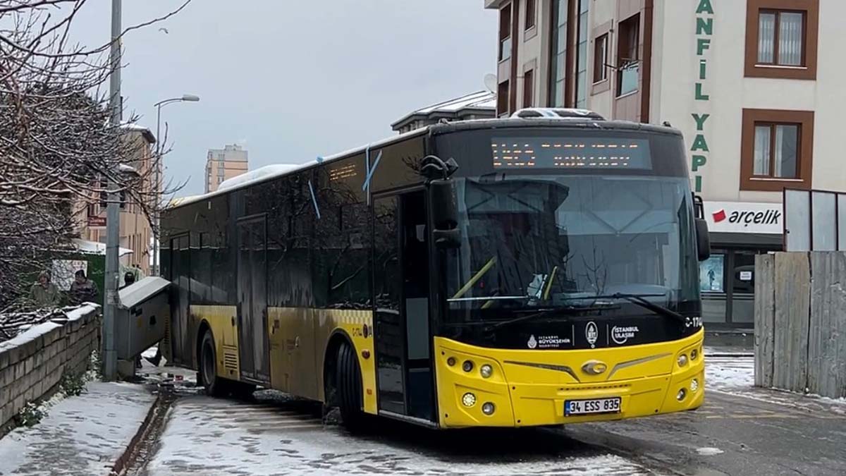 İETT otobüsü elektrik panosuna çarptı