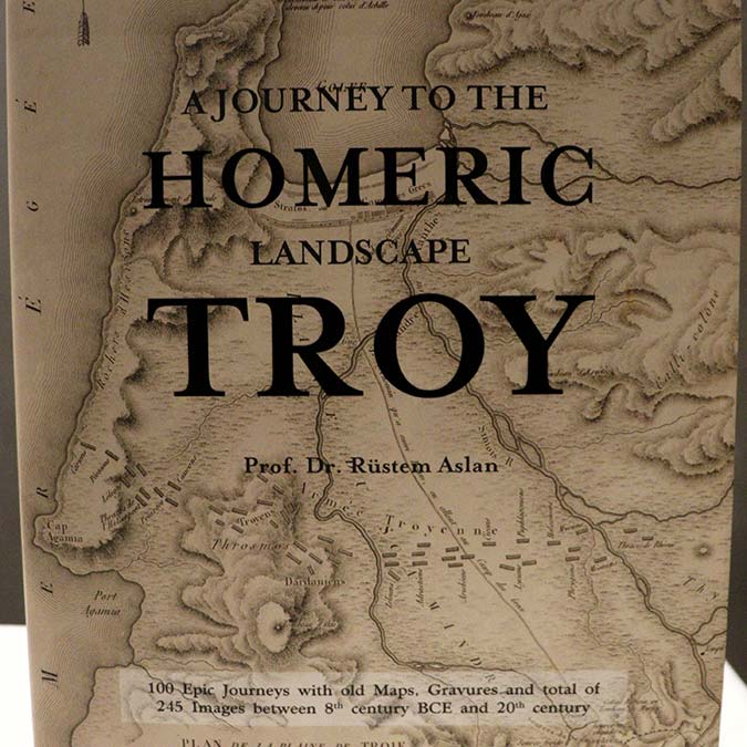 Troya Kazıları Başkanı Prof. Dr. Rüstem Aslan, 'Homeros'un Coğrafyasına Seyahat: Troya' kitabını tanıttı.