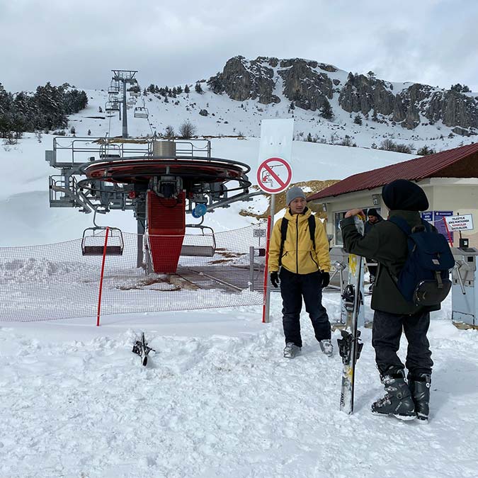 Keltepe Kayak Merkezi'nde, hafta sonu yoğunluğu
