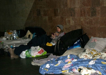 Kiev'de metro istasyonlarında gergin bekleyiş