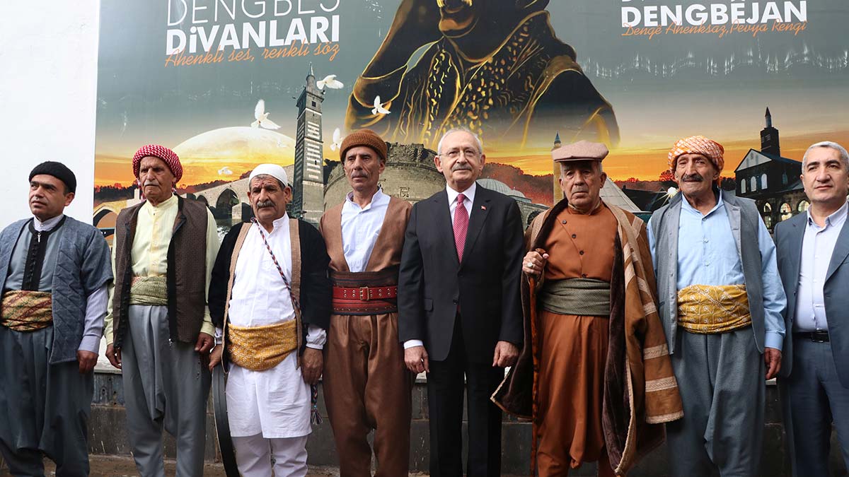 CHP Genel Başkanı Kemal Kılıçdaroğlu, "İşsizlik bütün kötülüklerin anasıdır. Bir kişinin işi olursa, evine ekmek götürürse, huzur içinde gelir elde ederse alın terinin karşılığını alırsa, bu tür olaylar da olmaz" dedi.