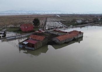 Doğanca Mahallesi halkı taşkın nedeniyle zor günler geçiriyor