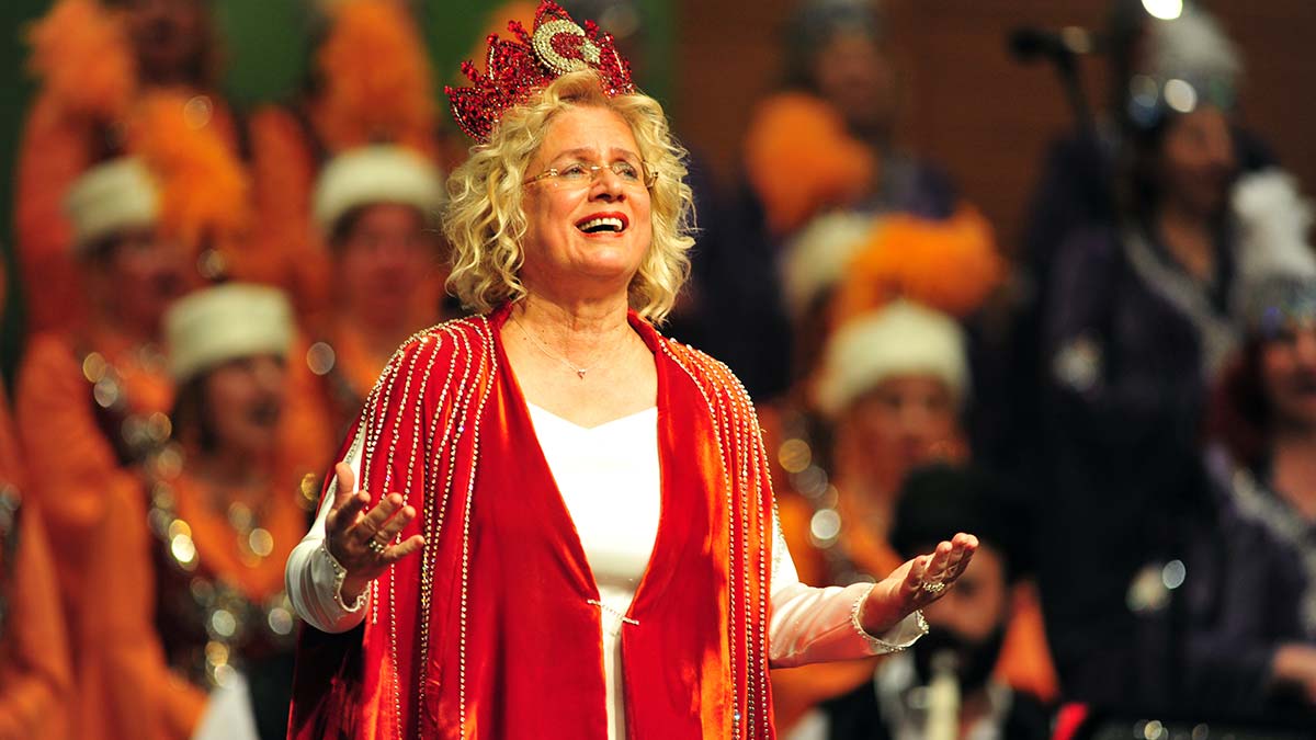 175 kadından oluşan koro sahne aldı