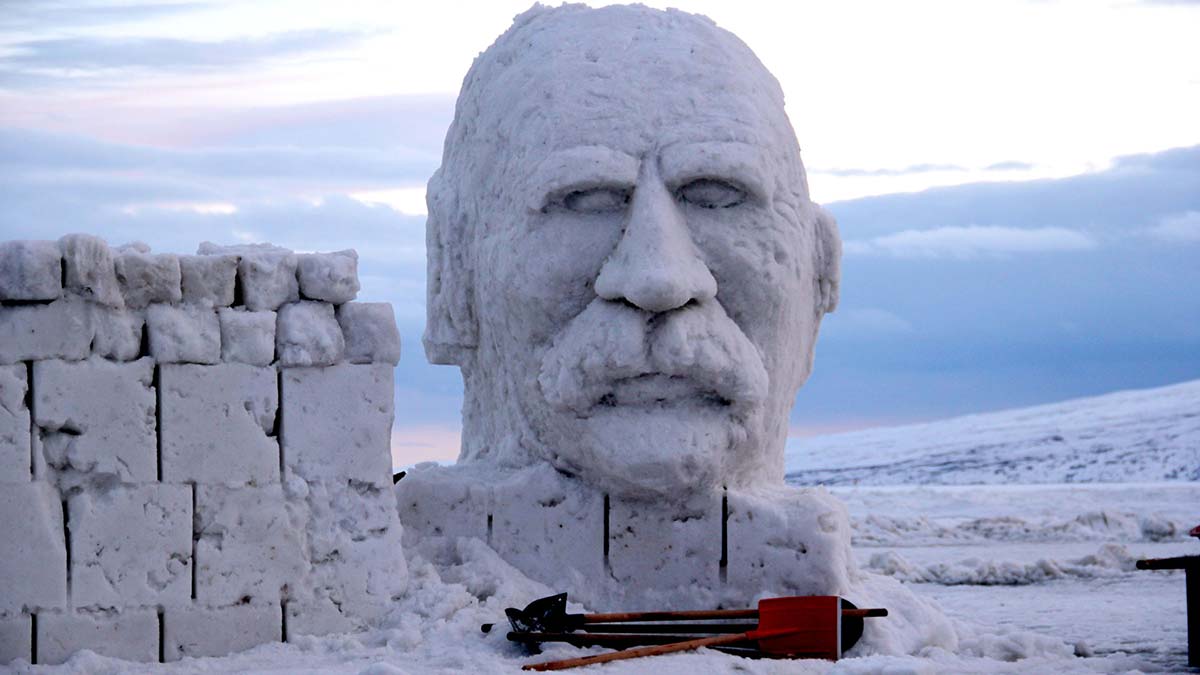 Yaşamını 9 yıl önce yitiren oyuncu, yönetmen, yapımcı ve senarist Tuncel Kurtiz anısına 'Kardan Beyaz Perdede Film Festivali' düzenleniyor.