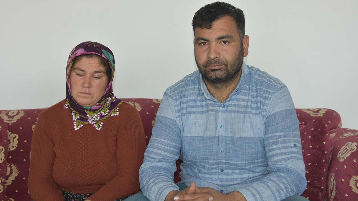 İzmir'in Aliağa ilçesi Çandarlı Mahallesi'nde yaşayan liseli Buket Uslu (15), 8 Mart'ta okula gitmek için çıktığı evine bir daha dönmedi.