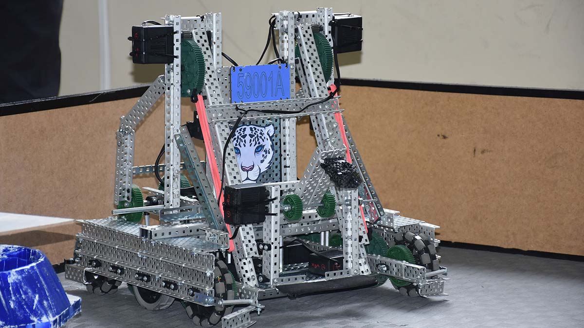 Tekirdağ Süleymanpaşa ilçesi Ebru Naim Fen Lisesi Robotik kodlama sınıfı öğrencilerinin yaptığı robot Naci, Türkiye Şampiyonu olarak ABD’de yapılacak dünya şampiyonasına katılmaya hak kazandı.