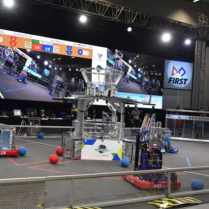 First robotics competition turnuvasında final