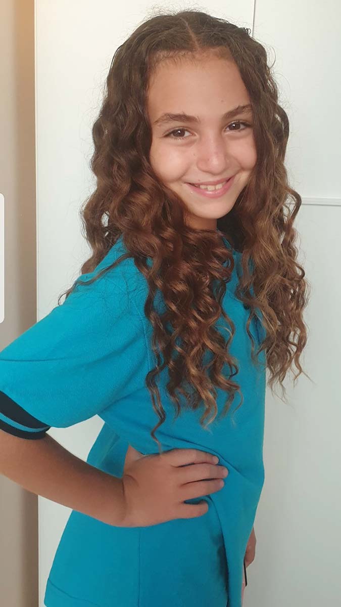 Antalya'da, sahipsiz köpeklerden kaçarken kamyonun altında kalıp yaralanan ve sağ bacağı diz üstünden kesilen Mahra hayatını kaybetti.