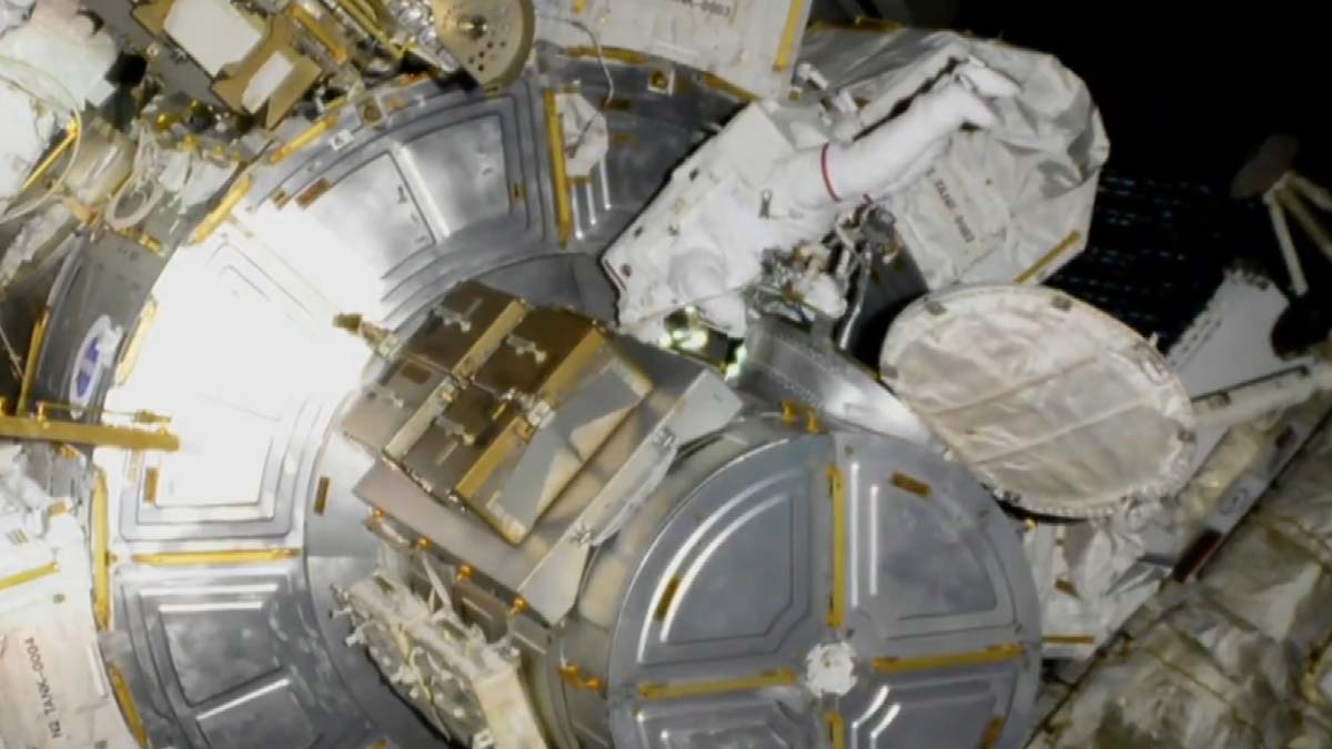 NASA astronotları uzay yürüyüşüne başladı