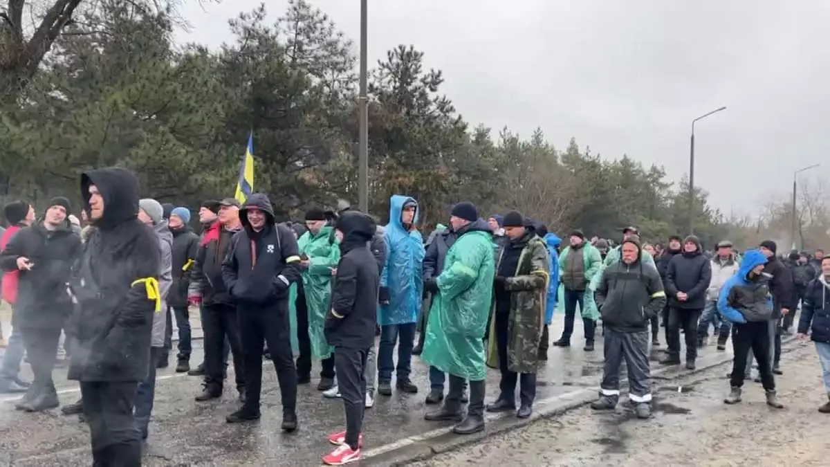 Enerhodar'da halk barikat kurdu